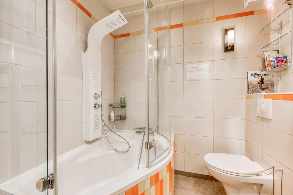Appartement De Caractere Avec Jardinet Privatif A 1 Min Metro 1, Paris, Disneyland 万塞讷 外观 照片