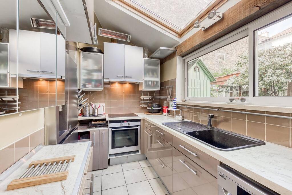 Appartement De Caractere Avec Jardinet Privatif A 1 Min Metro 1, Paris, Disneyland 万塞讷 外观 照片
