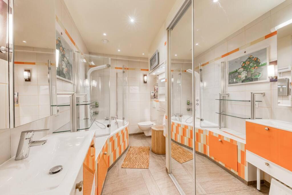 Appartement De Caractere Avec Jardinet Privatif A 1 Min Metro 1, Paris, Disneyland 万塞讷 外观 照片